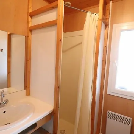 Hébergement de vacances Chalet Cosy A Salers, 2 Chambres, Terrasse, Tv, Lave-vaisselle, Animaux Acceptes, Proche Nature - Fr-1-742-453 *